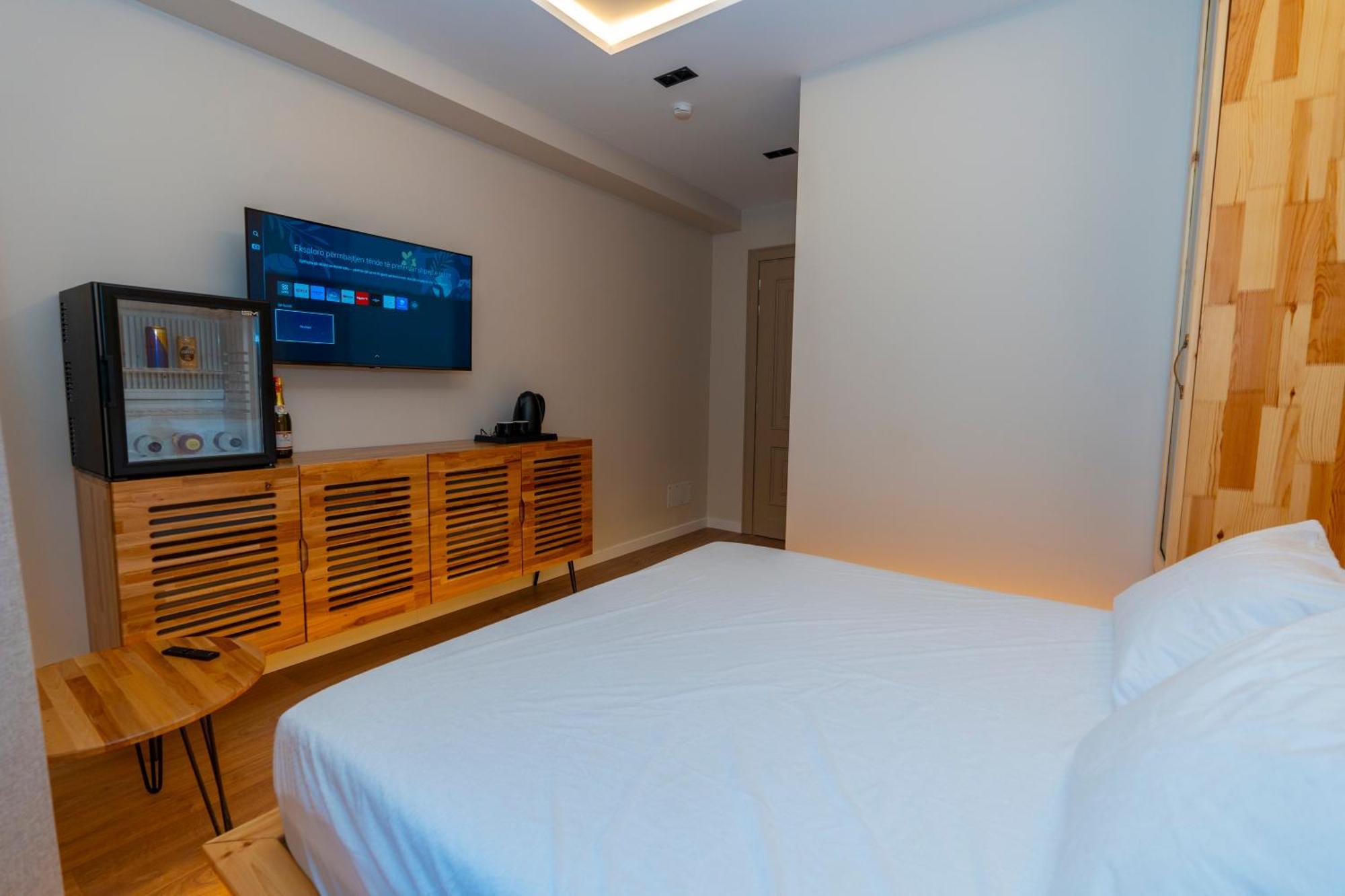 Hotel Jezerca Теті Екстер'єр фото